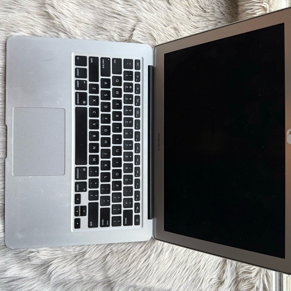 Macbook *Read Description* - Picture 4 of 8